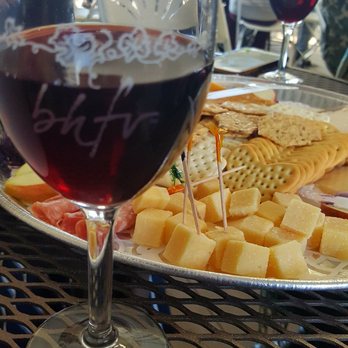 Baiting Hollow Farm Vineyard - Wineries Near Me - Calverton, New York