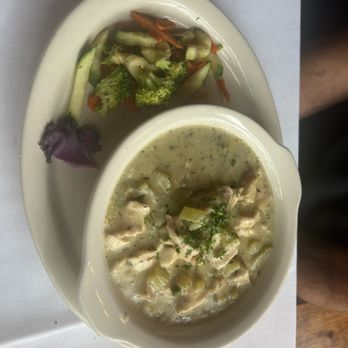 The Sow's Ear - Chicken and dumpling - no thank you. - Cafes Near Me - Cambria, California