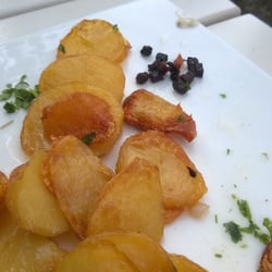 Zur Linde - fritterte Bratkartoffeln, durchgekohlte Irgendwas