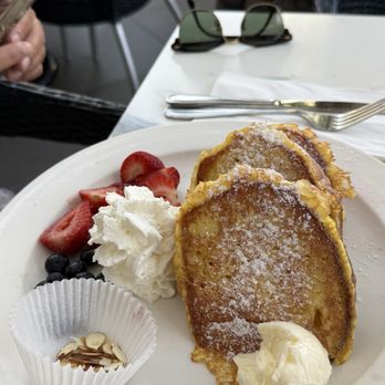Liliha Bakery - Bakeries Near Me - Honolulu, Hawaii