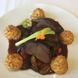 Landgasthaus Brüers - Geschmorter Rehbraten Thymianjus Ratatouille Herzoginkartoffeln