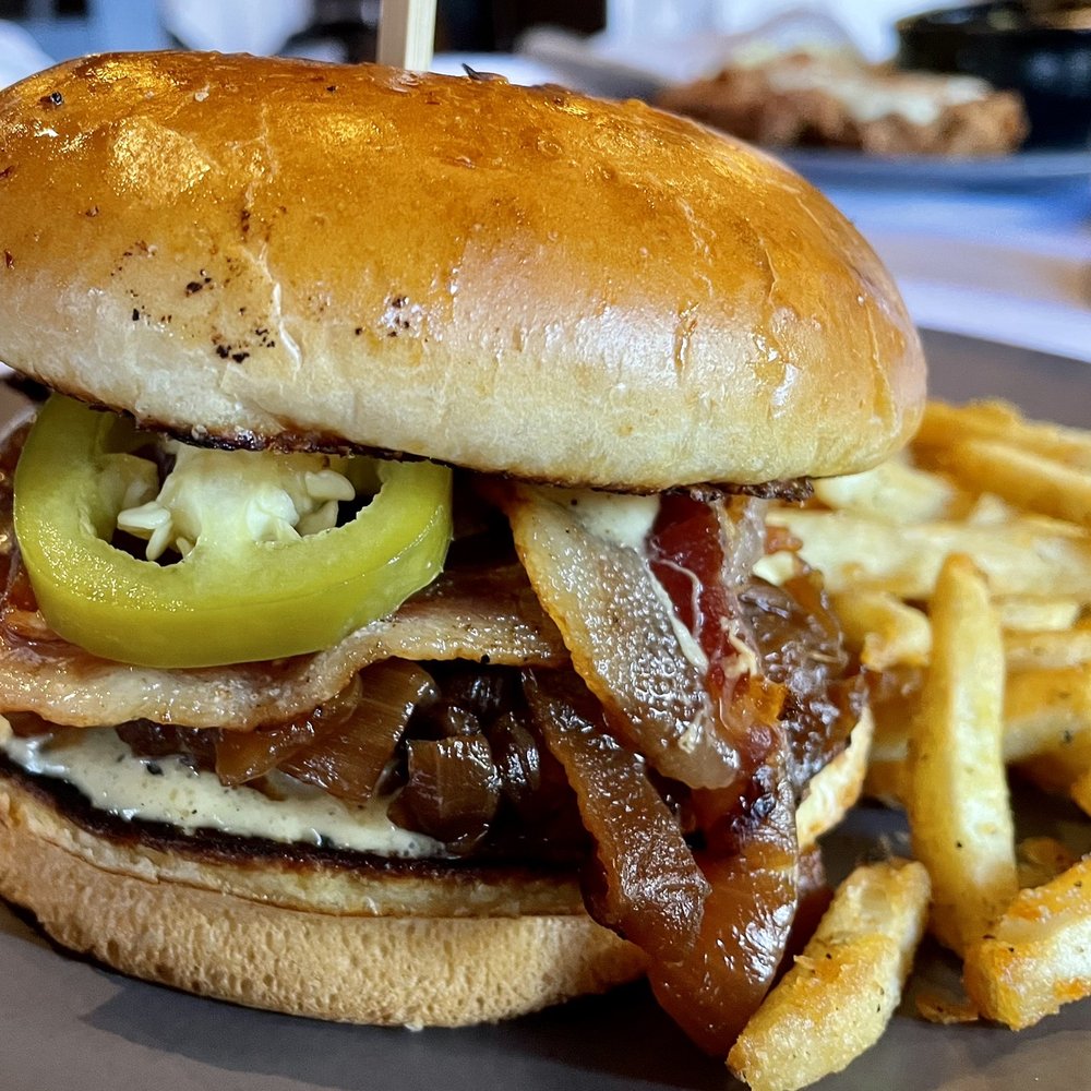 1852 on Austin - 1852 Burger - Comfort Food Near Me - Jefferson, Texas