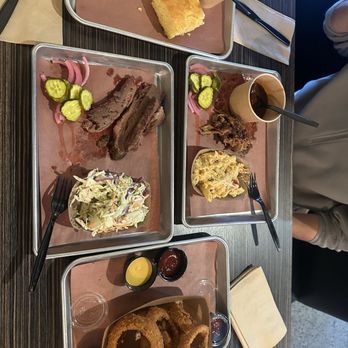 Hickory & Spice - Brisket, pulled pork, onion rings, coleslaw, Mac and cheese, cornbread - Barbeque Near Me - Orange, California