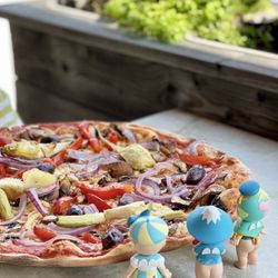 GC Kök & Bar - Excellent vegan pizza II with fresh veggies topping and vegan cheese, August 2021