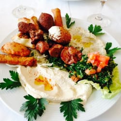 Restaurant Sonne Libanon - Mezze Teller mit Lamm Spiess