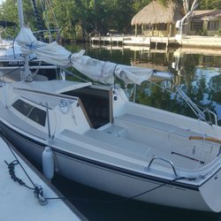 Veteran Sailing - 22 Foot O' Day centerfold keel boat.