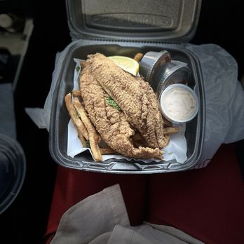 Brunchaholics - Catfish basket - Soul Food Near Me - DeSoto, Texas