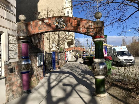 Kunst Haus Wien. Museum Hundertwasser by null