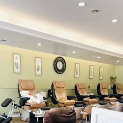 La Mode Nails - Inside