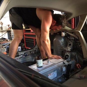 Voltek Hybrid & EV Repair - Jason installing battery pack - Auto Repair Near Me - Honolulu, Hawaii Voltek Hybrid & EV Repair - Jason installing battery pack - Auto Repair Near Me - Honolulu, Hawaii