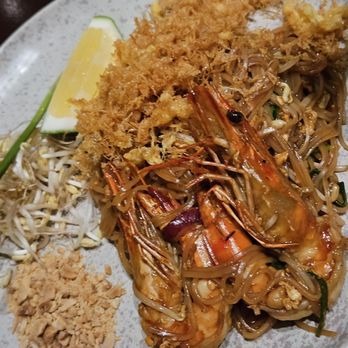 Benjarong Royal Thai Restaurant - Pad Thai - Thai Near Me - Makati, NCR