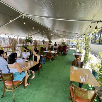 Koko Head Cafe - Outside - Breakfast & Brunch Near Me - Honolulu, Hawaii