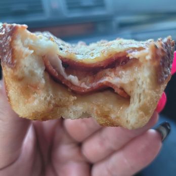 Little Caesars Pizza - Inside the pepperoni cup! Sauce, cheese and pepperoni. $3.99/4 pack - Pizza Near Me - Lincoln, California Little Caesars Pizza - Inside the pepperoni cup! Sauce, cheese and pepperoni. $3.99/4 pack - Pizza Near Me - Lincoln, California