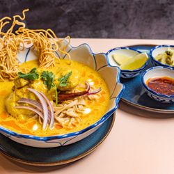 Khao Soi served with only chicken thigh