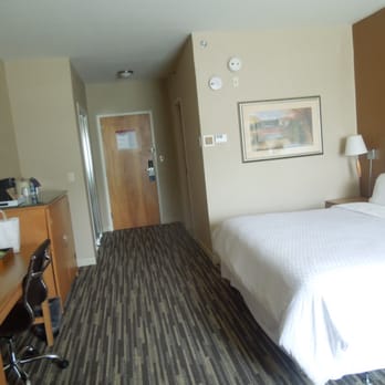 Four Points by Sheraton Melville Long Island - room with a king sized bed - Hotels Near Me - Plainview, New York Four Points by Sheraton Melville Long Island - room with a king sized bed - Hotels Near Me - Plainview, New York