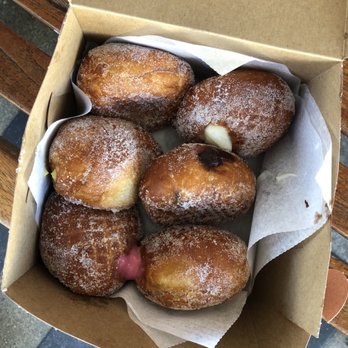 Leonard's Bakery - Lilikoi, guava, macadamia, custard and chocolate - Bakeries Near Me - Honolulu, Hawaii Leonard's Bakery - Lilikoi, guava, macadamia, custard and chocolate - Bakeries Near Me - Honolulu, Hawaii