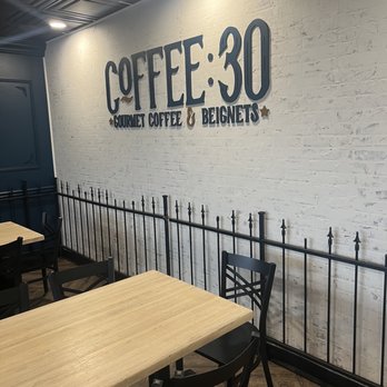 Coffee 30 - Dining area - Breakfast & Brunch Near Me - Lake Charles, Louisiana