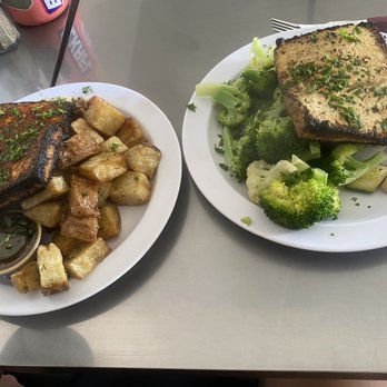Dr Grubb's - Blackened Tofu with Brown Rice and Roasted Baby Potatoes | Tofu with Broccoli Crowns and Sauteed Vegetable Medley - American Near Me - Claremont, California