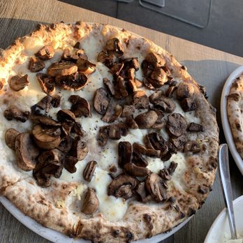 Del Lusso - Funghi Pizza was abundant & freshhhh! - Pizza Near Me - Carlsbad, California