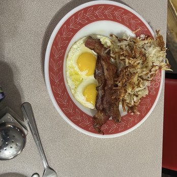 Uncle Louie's - 2 egg-bacon hash brown - Breakfast & Brunch Near Me - Sundance, Wyoming Uncle Louie's - 2 egg-bacon hash brown - Breakfast & Brunch Near Me - Sundance, Wyoming