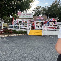 Exterior photo of Lazy Sundaes Ice Cream - Cataumet, Massachusetts Exterior photo of Lazy Sundaes Ice Cream - Cataumet, Massachusetts
