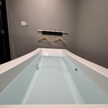 Momentum CDM - Ice plunge - Gyms Near Me - Newport Beach, California