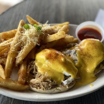Restaurant 604 - Kalua Egg Benedict - Breakfast & Brunch Near Me - Honolulu, Hawaii