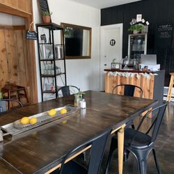 Divine South Coast Kitchen & Catering - Inside seating
