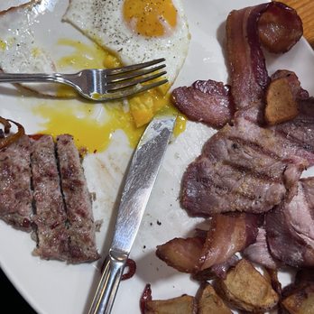 Chez Piggy Restaurant - food - Breakfast & Brunch Near Me - Kingston, Ontario