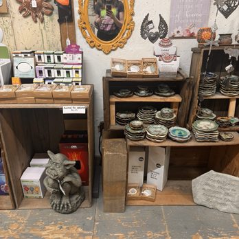 Hafta Havit - Various essential oils, another mirror, various plates that are good for under candles, gargoyle - Home Decor Near Me - Pembroke, Massachusetts Hafta Havit - Various essential oils, another mirror, various plates that are good for under candles, gargoyle - Home Decor Near Me - Pembroke, Massachusetts