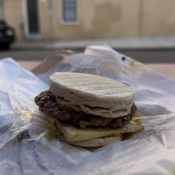 ESSEN Kitchen - breakfast sandwich