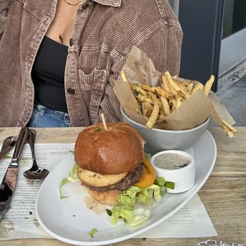 Blue Ridge Kitchen - Matts Smash Burger - Southern Near Me - Sebastopol, California