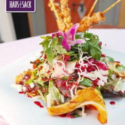 Haus im Sack - Bunte Blattsalate mit Yakitori Hähnchenspießen - #QuickLunch #HausimSack