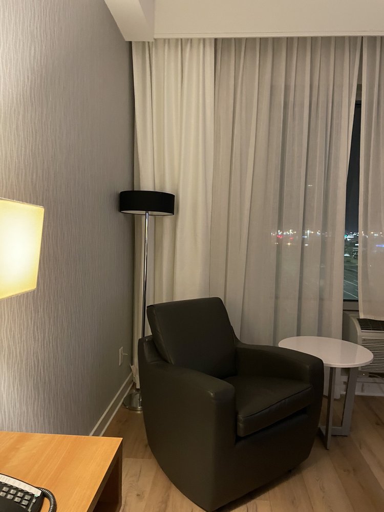 HOLIDAY INN EXPRESS & SUITES VAUDREUIL DORION Updated September