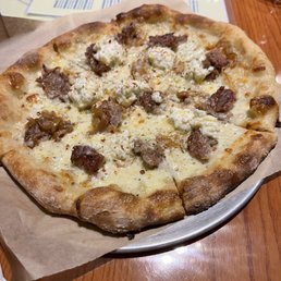 Meatball ricotta pizza! Meatball ricotta pizza!