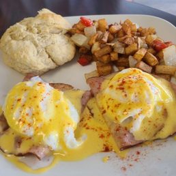 Biscuit Benedict W/ Ham
