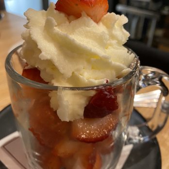 Fielding's Wood Grill - Strawberries + Chantilly Cream - New American Near Me - Shenandoah, Texas Fielding's Wood Grill - Strawberries + Chantilly Cream - New American Near Me - Shenandoah, Texas