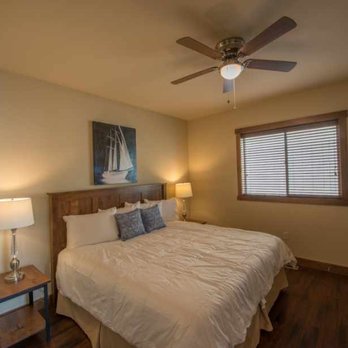Smoky Mountain Villas - Guest bedroom with king bed and luxury bedding - Resorts Near Me - Newport, Tennessee Smoky Mountain Villas - Guest bedroom with king bed and luxury bedding - Resorts Near Me - Newport, Tennessee