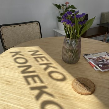 Neko Koneko - Sitting Table - Coffee & Tea Near Me - Honolulu, Hawaii