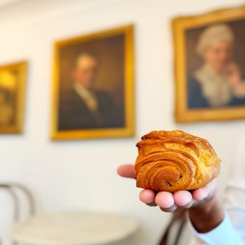 L'Appartement 4F - Chocolate croissant - Bakeries Near Me - Brooklyn, New York