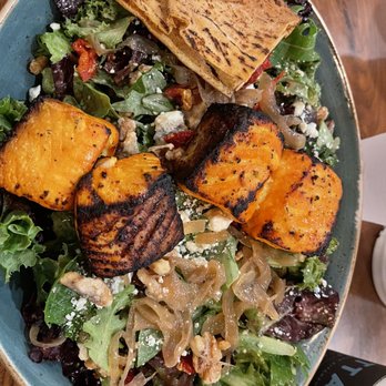 Sotta - Arugula and Caramelized Onion Salad Gluten Free with salmon - Mediterranean Near Me - Burbank, California