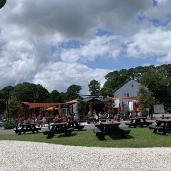Merroir - Seating outside - Seafood Near Me - Topping, Virginia