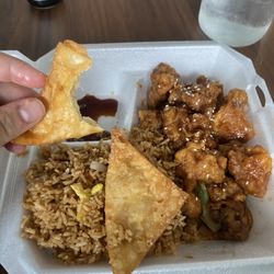 Rice Wok Chinese Restaurant - Sesame Chicken Lunch Special