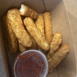 Twisted Tomato Pizzeria - Mozzarella Sticks w/ Sweet Tomato