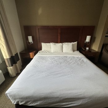 The Atrium Hotel - Bed - Hotels Near Me - San Bruno, California The Atrium Hotel - Bed - Hotels Near Me - San Bruno, California