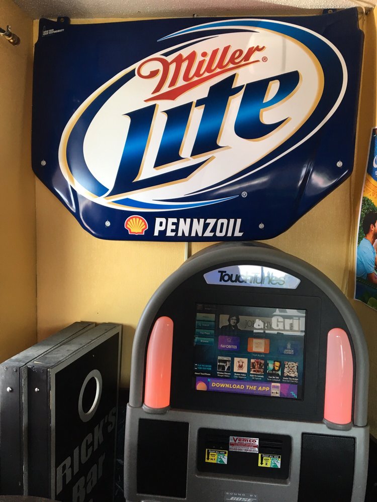 Ricks Bar and Grill Image
