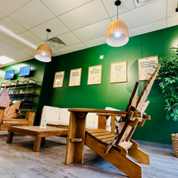 Your Budz - a row of wooden chairs in a waiting area - Cannabis Dispensaries Near Me - Chicago, Illinois Your Budz - a row of wooden chairs in a waiting area - Cannabis Dispensaries Near Me - Chicago, Illinois
