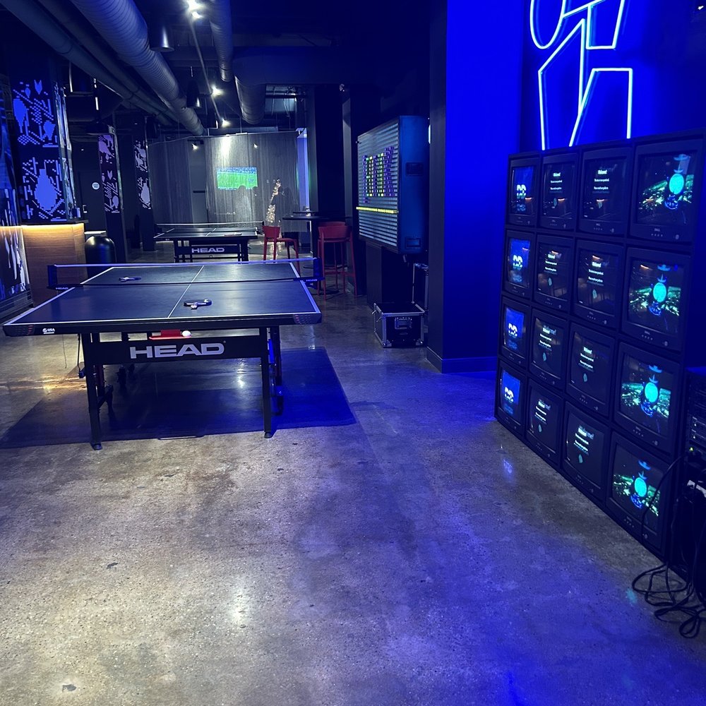 Five Iron Golf - Sports Bars Near Me - Detroit, Michigan