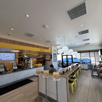 Starbird Chicken - Wonderful place to eat brought my family here. Great hospitality was a nice place to get out of the sun inside ac was wonderful!! - Chicken Shop Near Me - Walnut Creek, California