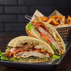 Shoeless Joe’s Sports Grill - Napanee